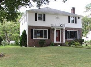 147 Glen Rd, Woonsocket, RI 02895