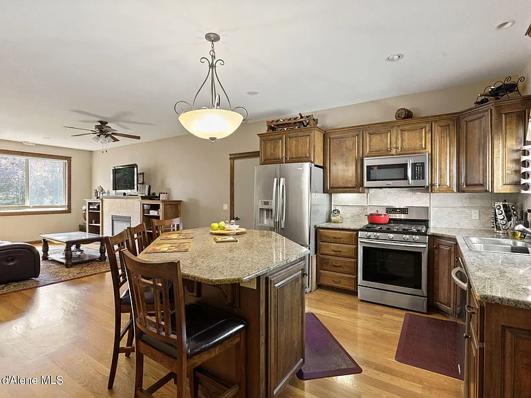 1315 E Mordyl Loop — Photo 8