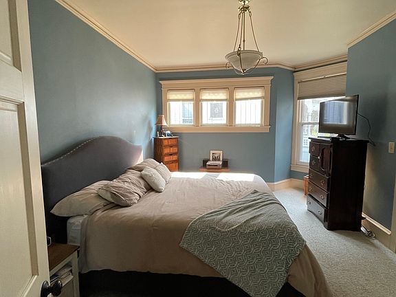 3rd image of 434 Saint Clair Ave #2