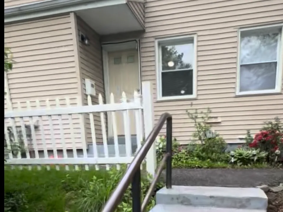 71 Woodlawn Cir E