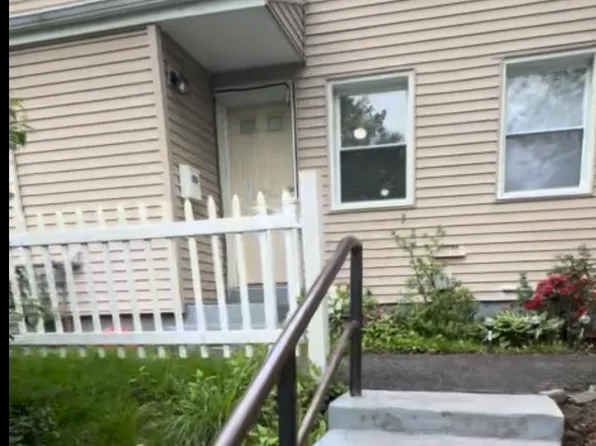 71 Woodlawn Cir E, East Hartford, CT 06108