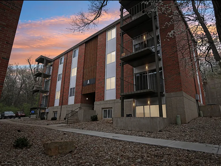 West Hills Apartments — Photo 19