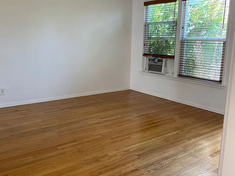 2406 Grandview Ave — Photo 3