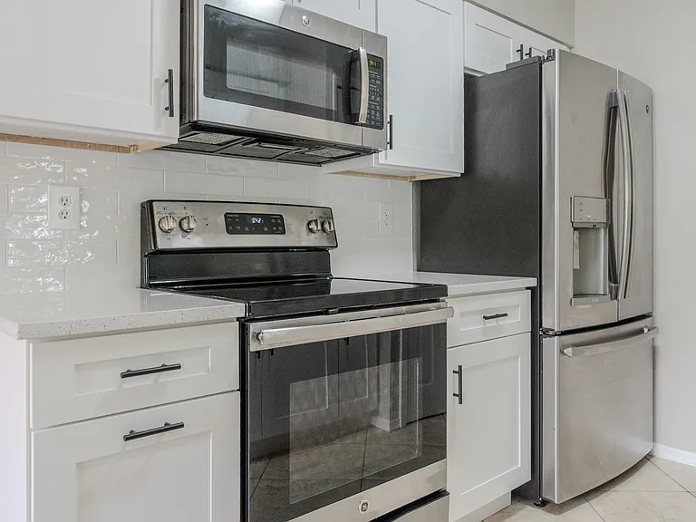 5004 Laguna Bay Cir #48 — Photo 11