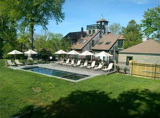 593 Tuckerman Ave, Middletown, RI 02842