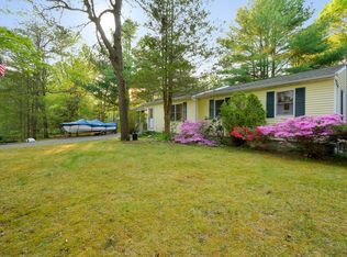 7 Eileen Ln, Manorville, NY 11949