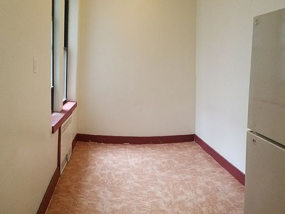3rd image of 200 E 19th St APT 4C