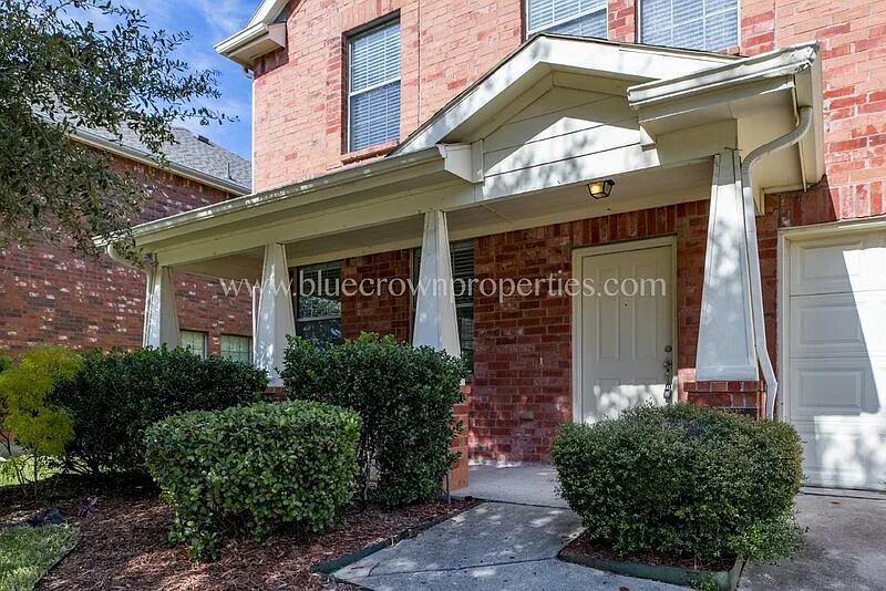 4 bed, 2.5 bath, 2593 sqft, $2,500 — Photo 3