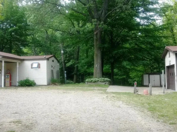 3269 130th Ave, Hopkins, MI 49328