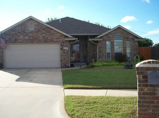 1403 Tara Dr, Moore, OK 73160