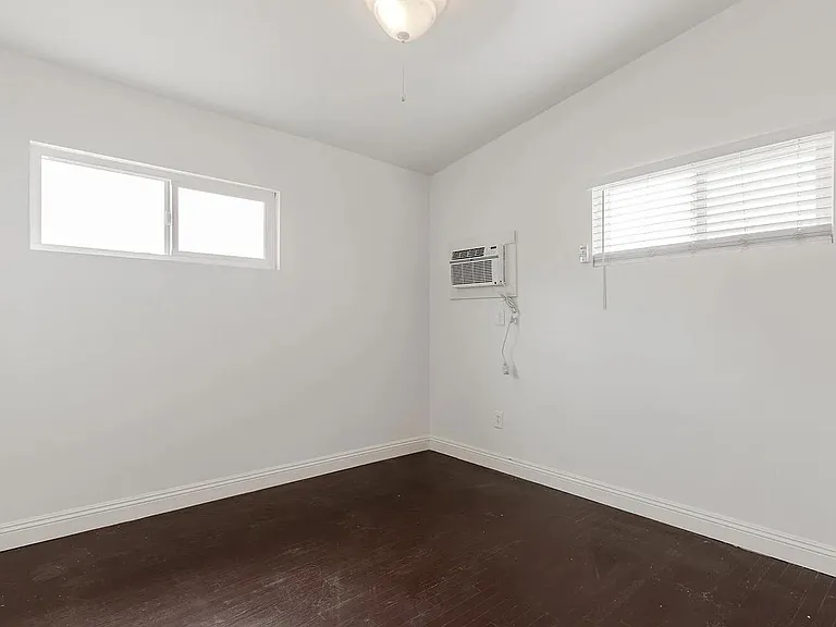 4971 Dassco Ct #4 — Photo 2