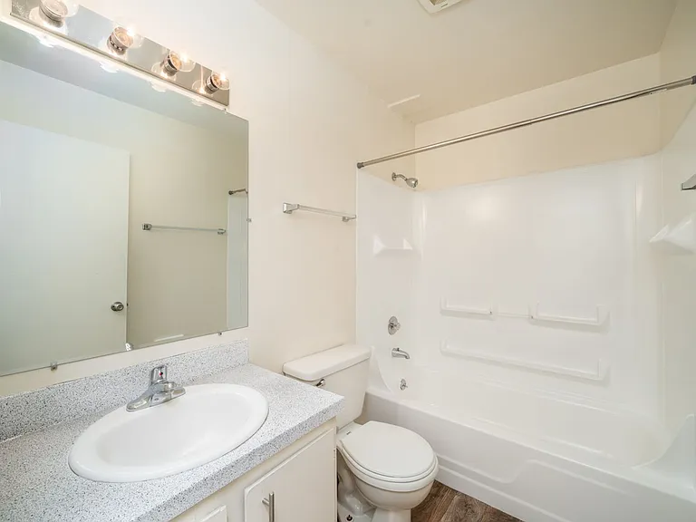 Wetherburne Square Townhomes — Photo 29
