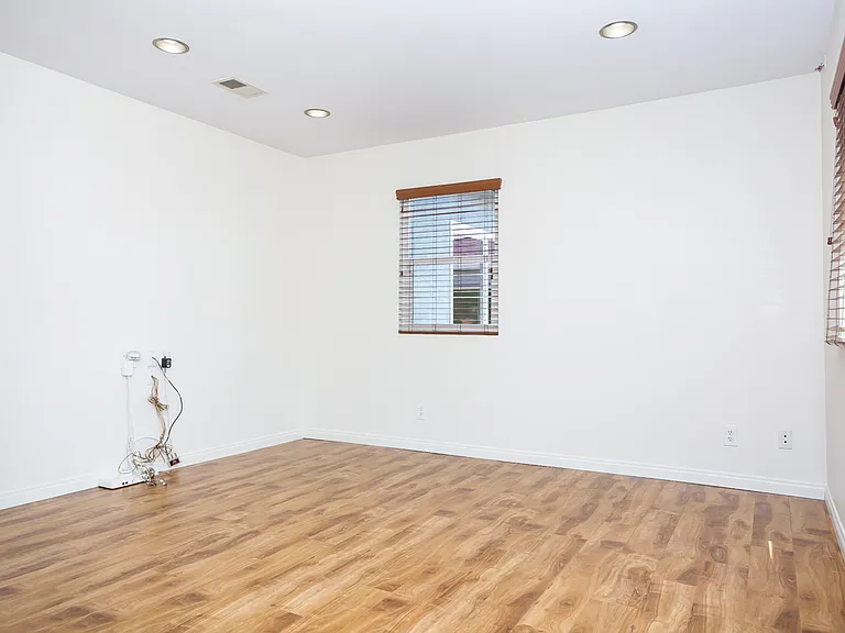 5009 Mansfield St — Photo 3