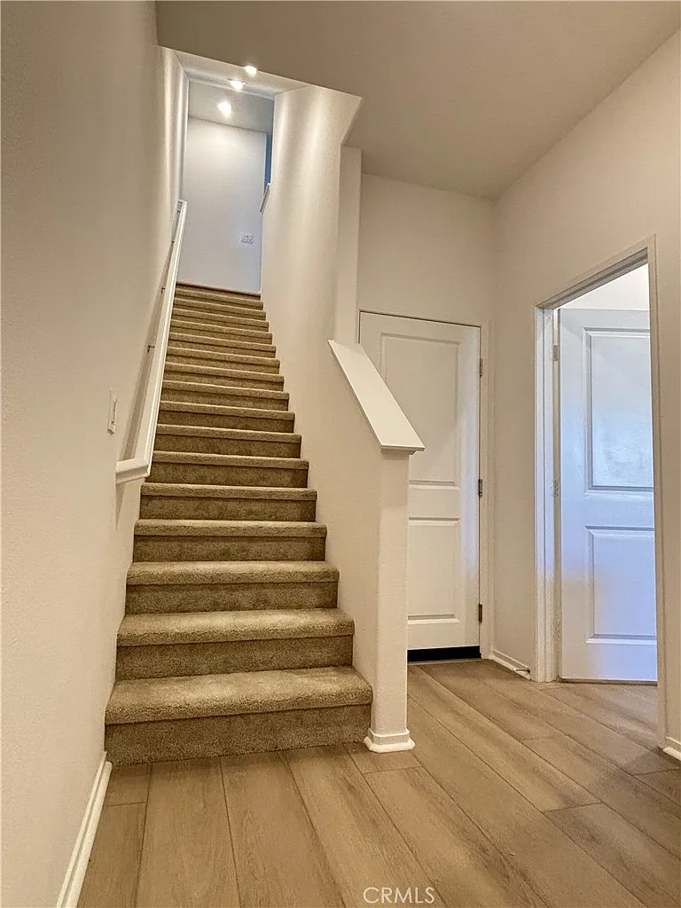 4 bed, 3.5 bath, 2525 sqft, $3,900 — Photo 4