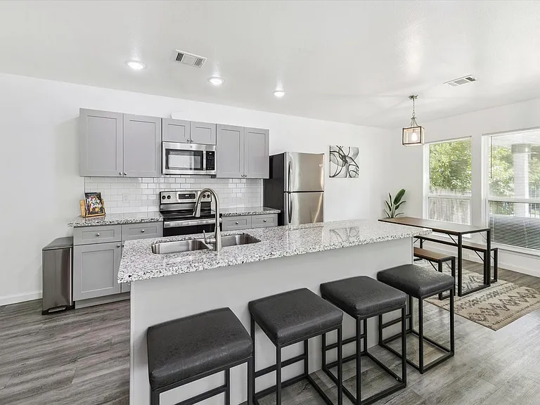 2631 Stevens St — Photo 3