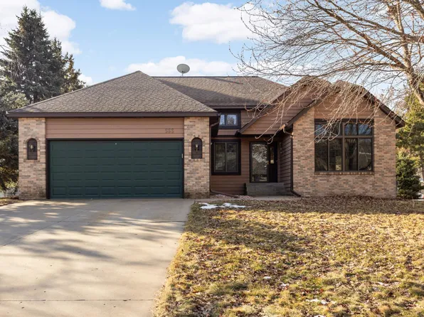 566 Oak Creek Dr S, Vadnais Heights, MN 55127