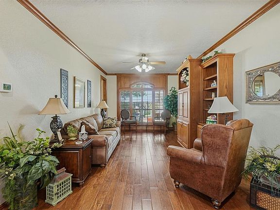 5th image of 2309 N Sunset Dr