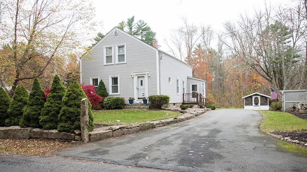 135 Mattapoisett Rd, MA 02743 Zillow
