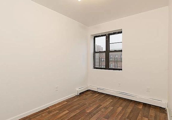 4th image of 185 Pulaski St #3D