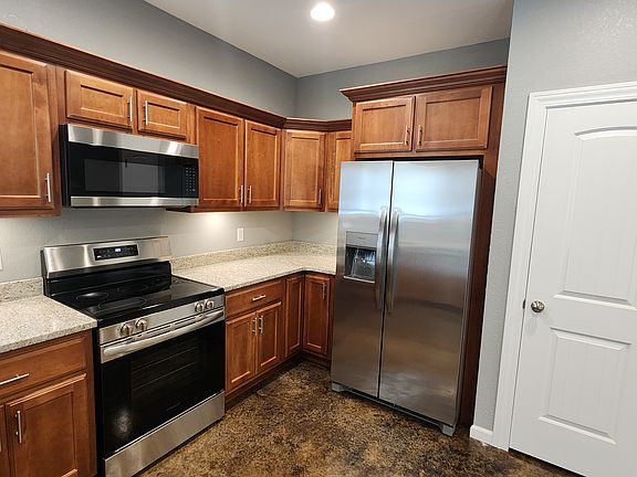 3rd image of 408 Everett Ln