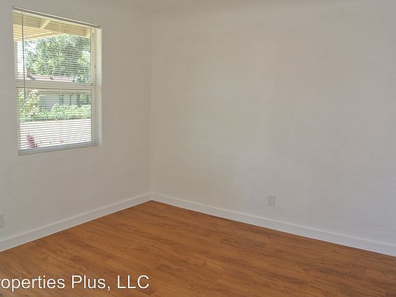 4th image of 412 S Lowell Blvd APT 4