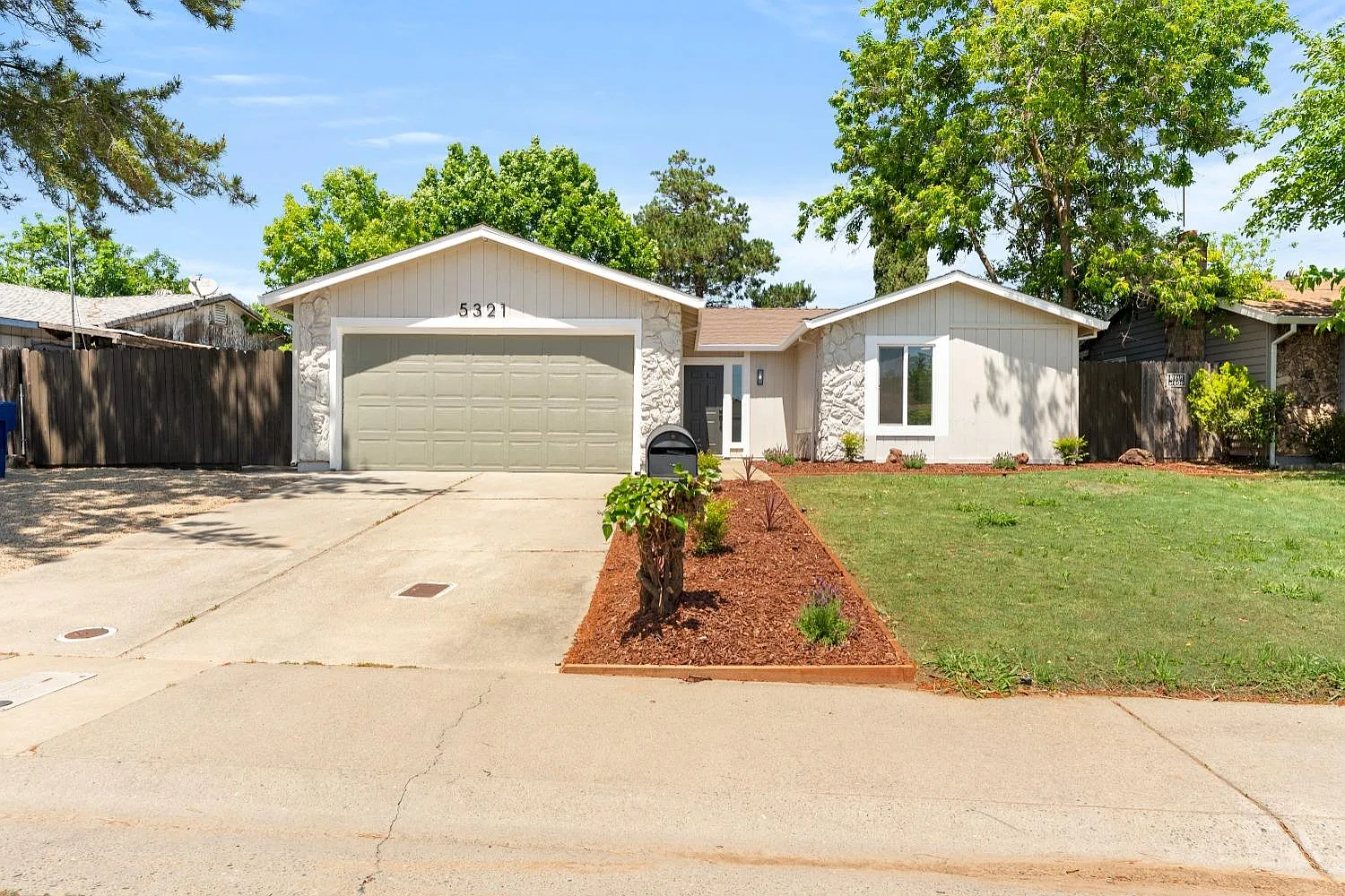 5321 Eden View Dr photo 1