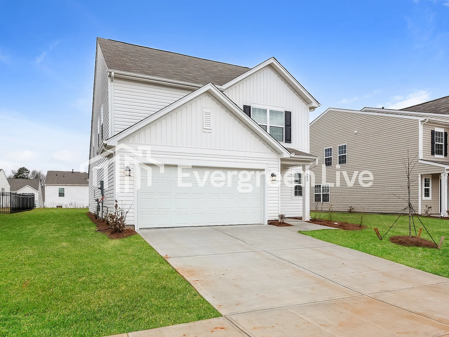 5 bed, 2.5 bath, 2306 sqft, $1,970 — Photo 3