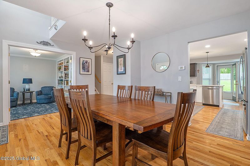 4th image of 274 Woodlawn Avenue