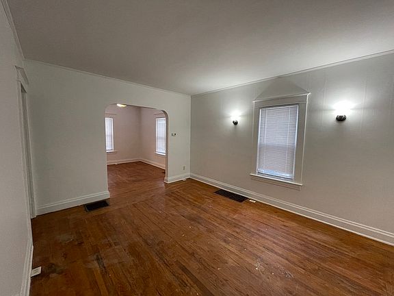 4th image of 1612 Hays Park Ave