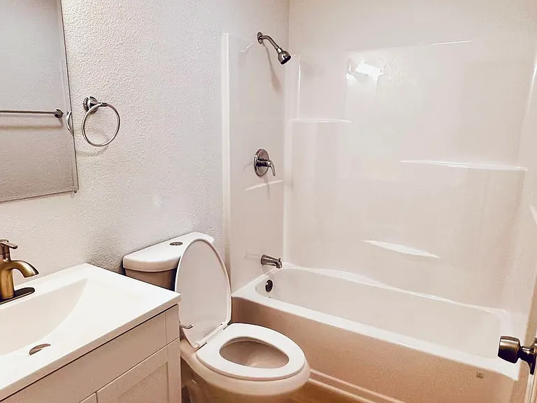 707 W Shields Ave #1 — Photo 3