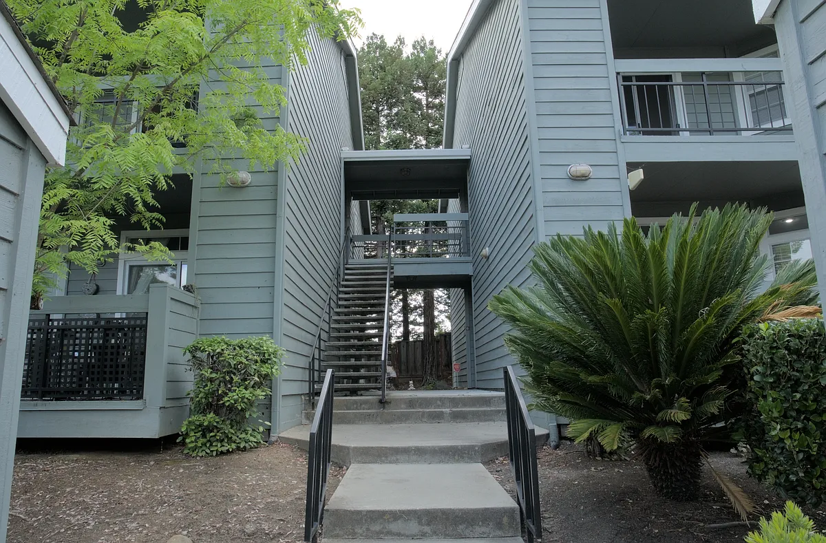 Building Photo - 7815 Canyon Meadow Cir #H