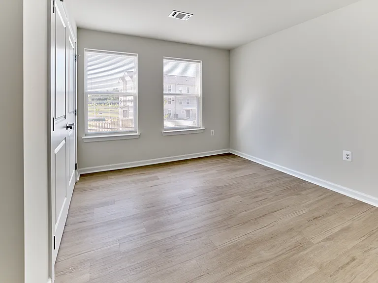 Uplands Apts — Photo 9