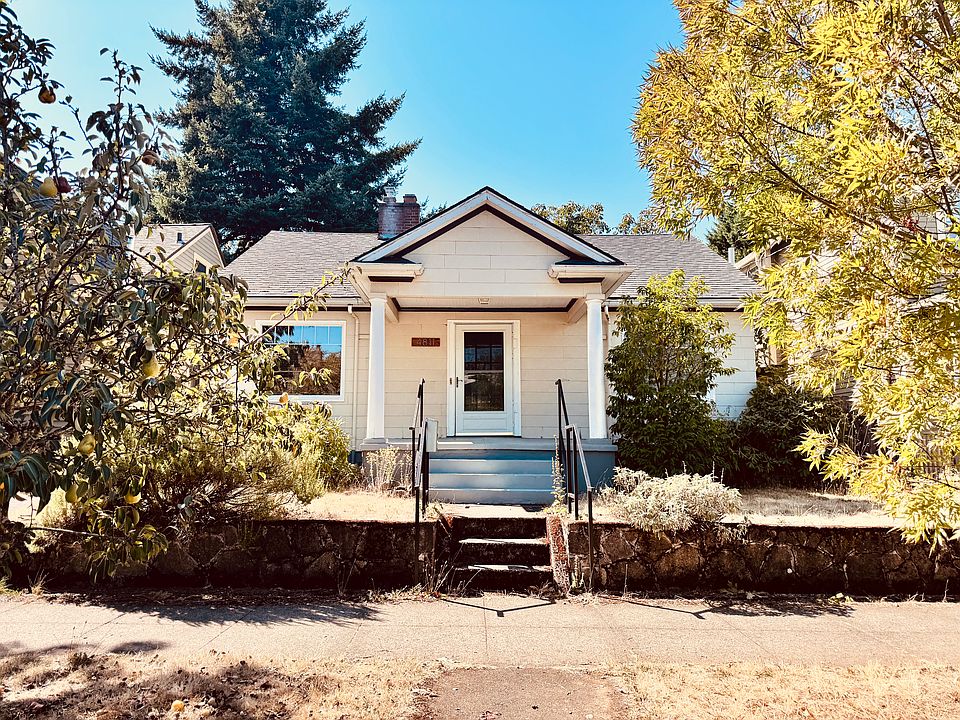 Designer craftsman. On a quiet side street - yet only a block to bustling Alberta too.