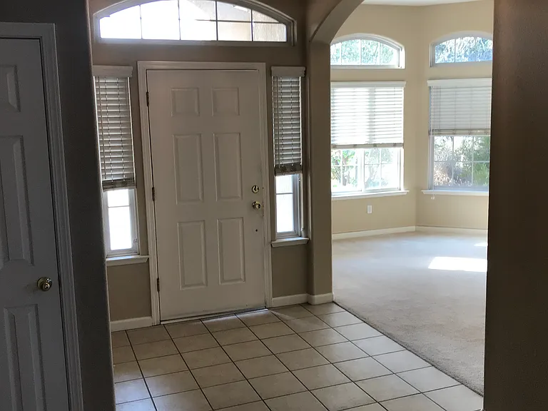 2240 Lorena Ave — Photo 3