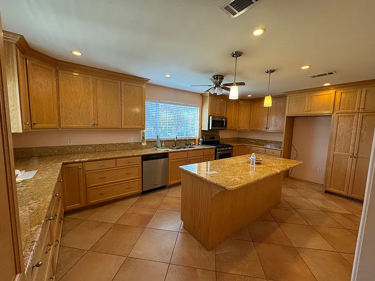 1227 Charlemont Ave — Photo 3