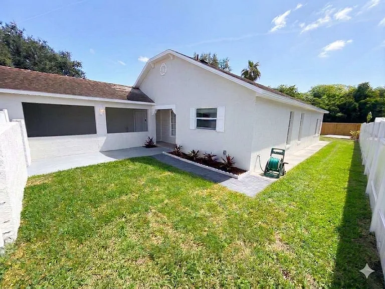825 Grenadier Dr — Photo 17
