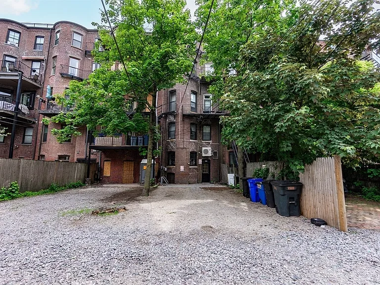 209 W Newton St #1 — Photo 7