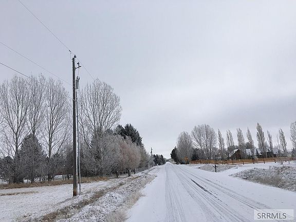 5th image of N Riverfront Dr