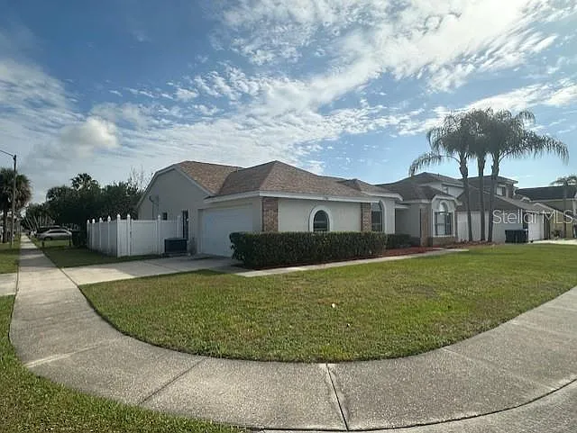 12686 Newfield Dr — Photo 2