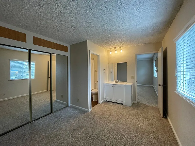 Boutique Apartments in Boulevard Park, Includes Gated, Covered Parking! — Photo 9