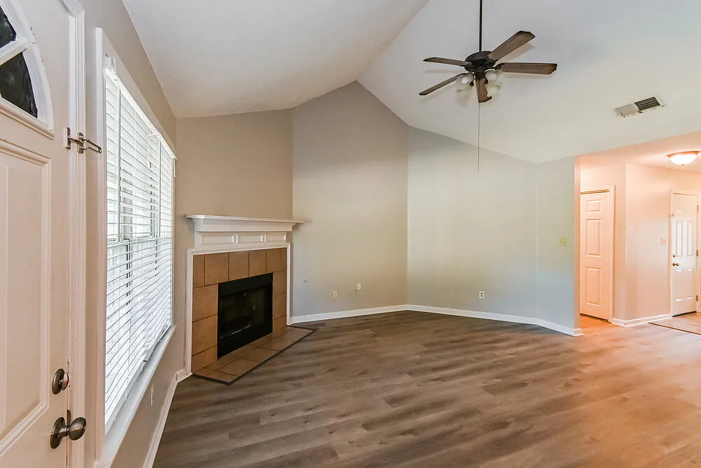 3 bed, 2.0 bath, 1523 sqft, $1,735 — Photo 3