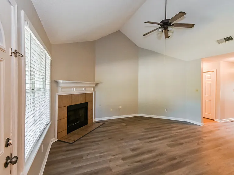 7605 Caitlynn Cir W — Photo 3