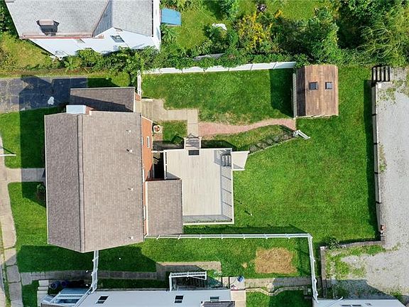 3rd image of 1013 Park Ave