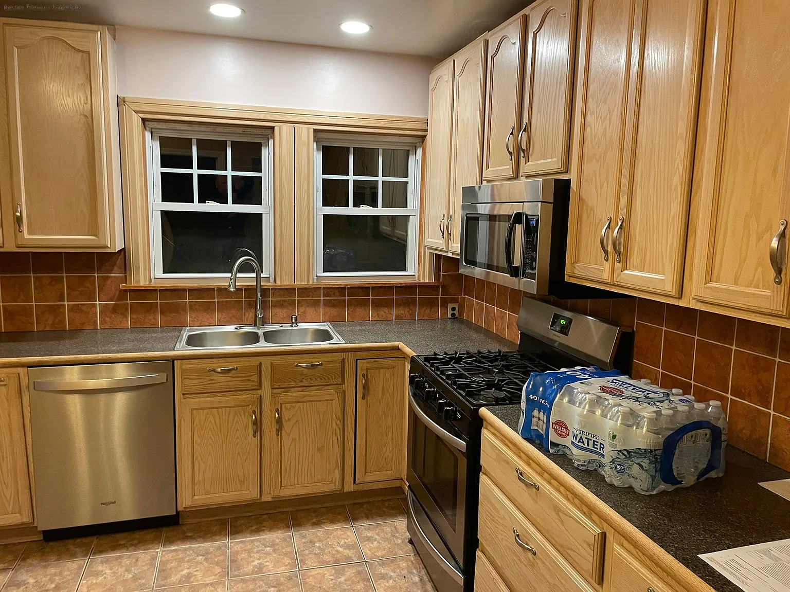 2 bed, 1.0 bath, 1050 sqft, $2,500 — Photo 2
