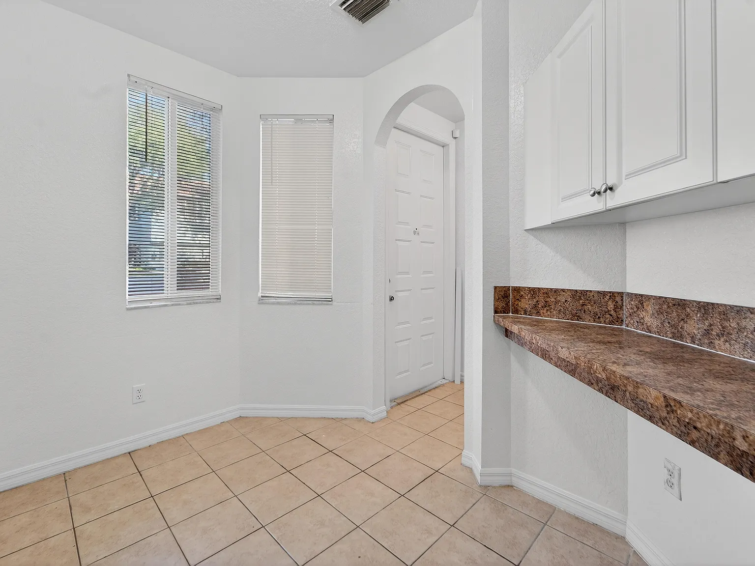2 bed, 2.5 bath, 1227 sqft, $2,000 — Photo 3