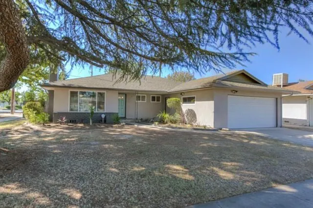 2444 E Austin Way photo 1