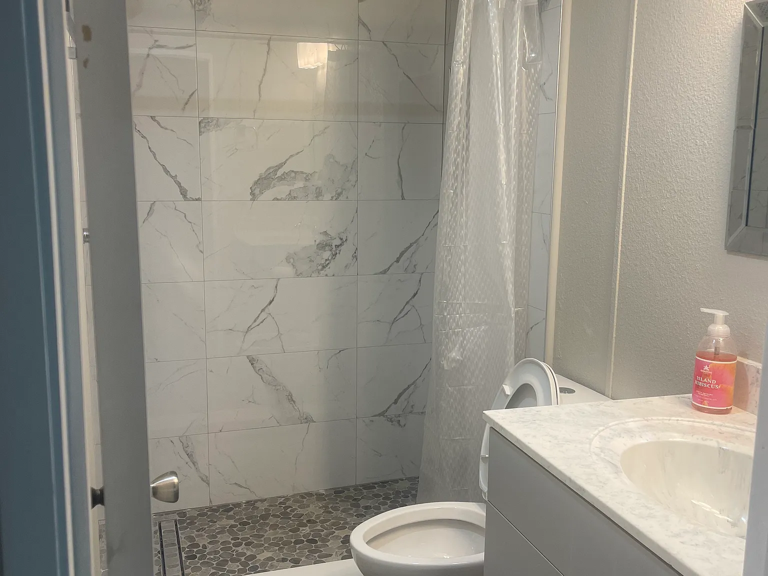 3 bed, 960 sqft, $1,600 — Photo 2