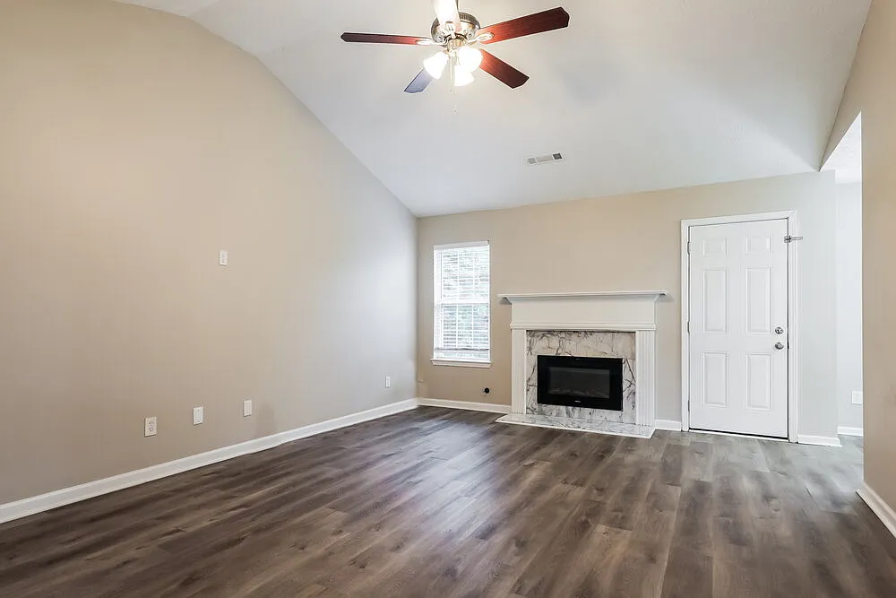 3 bed, 2.0 bath, 1558 sqft, $1,970 — Photo 4