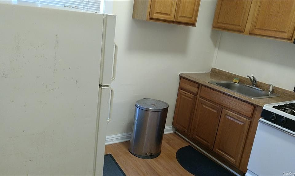 1st image of 59 Chestnut St Floor 1