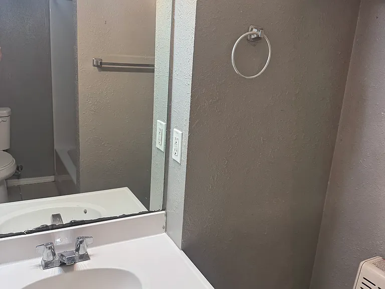 506 N Oak Ave — Photo 6